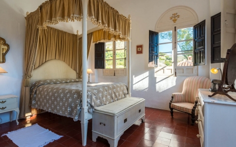 Canopy double bed in this spacious room with views